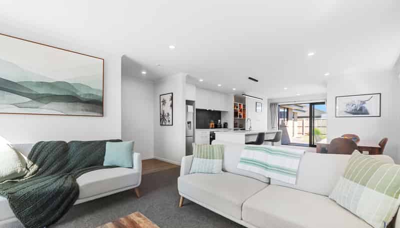 21 Chambers Avenue, Woodend