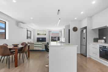 21 Chambers Avenue, Woodend