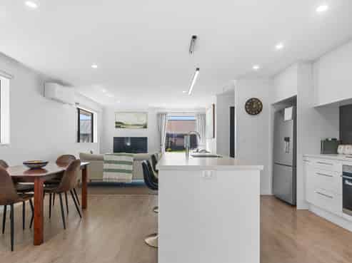 21 Chambers Avenue, Woodend