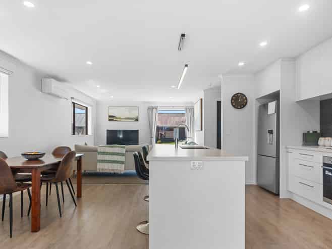 21 Chambers Avenue, Woodend