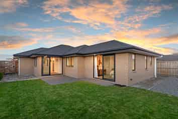 21 Chambers Avenue, Woodend