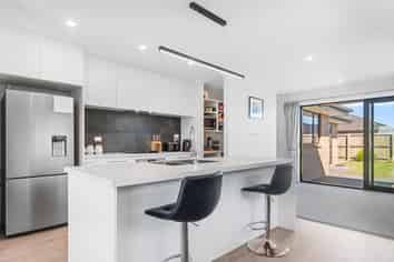 21 Chambers Avenue, Woodend