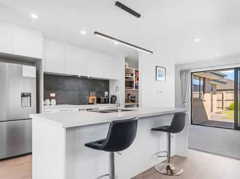 21 Chambers Avenue, Woodend