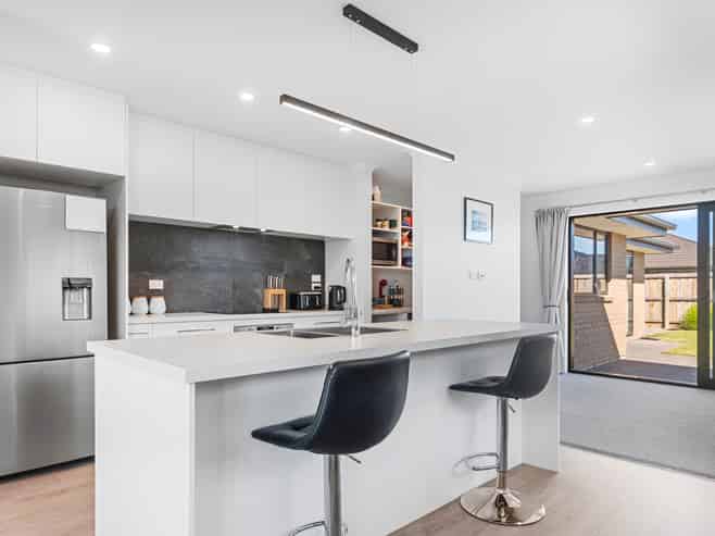 21 Chambers Avenue, Woodend