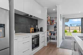 21 Chambers Avenue, Woodend