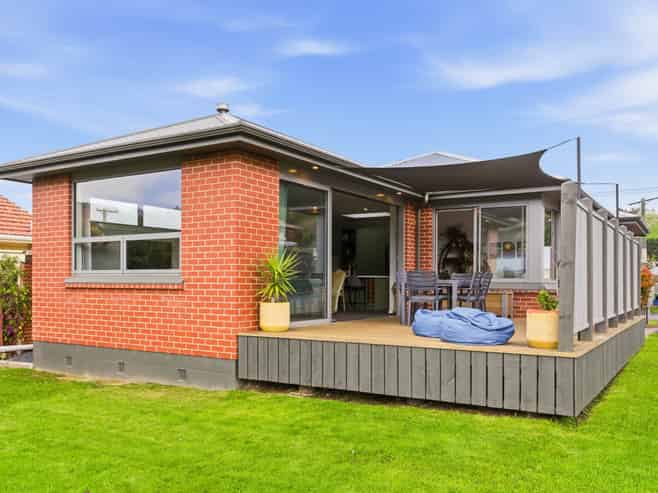 16 Hall Road, Sawyers Bay