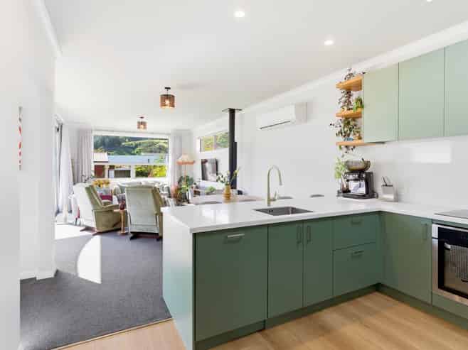 16 Hall Road, Sawyers Bay