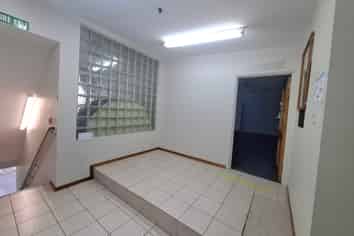 CHEAP FIRST FLOOR OFFICE