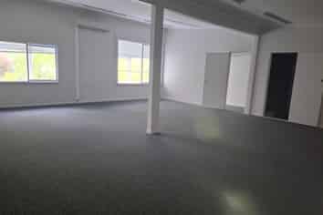 CHEAP FIRST FLOOR OFFICE