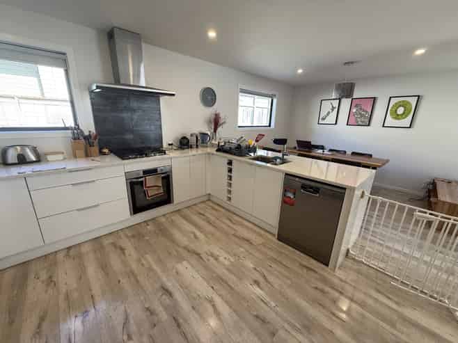 22A Sylvan Crescent, Te Atatu South