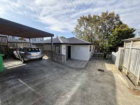 22A Sylvan Crescent, Te Atatu South