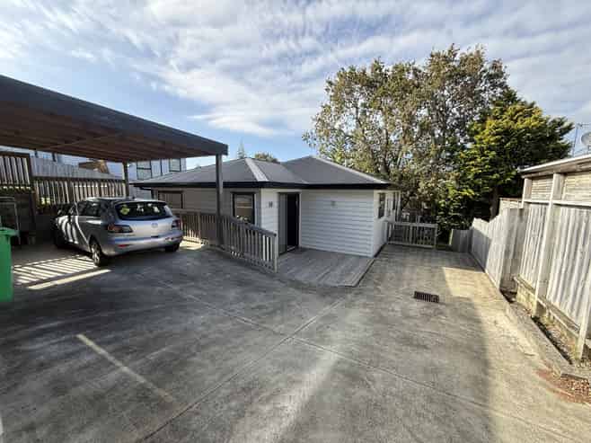 22A Sylvan Crescent, Te Atatu South