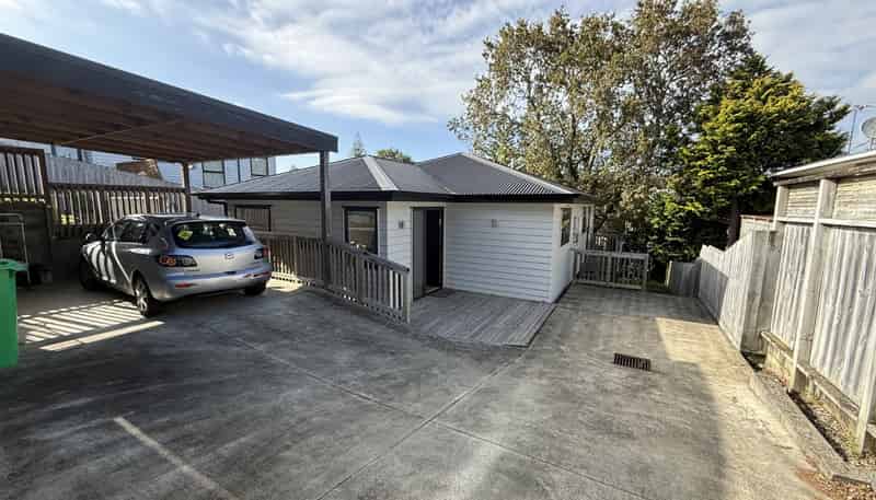 22A Sylvan Crescent, Te Atatu South