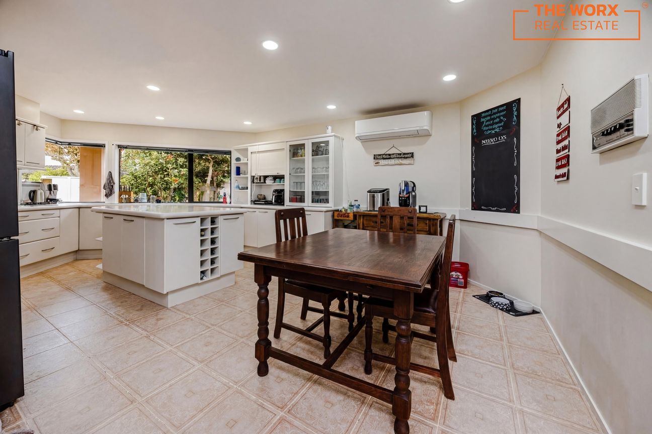 Loved for 22 Years - Prime Eastern Beach Living - Altro