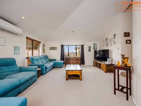 22 Gillard Place, Eastern Beach