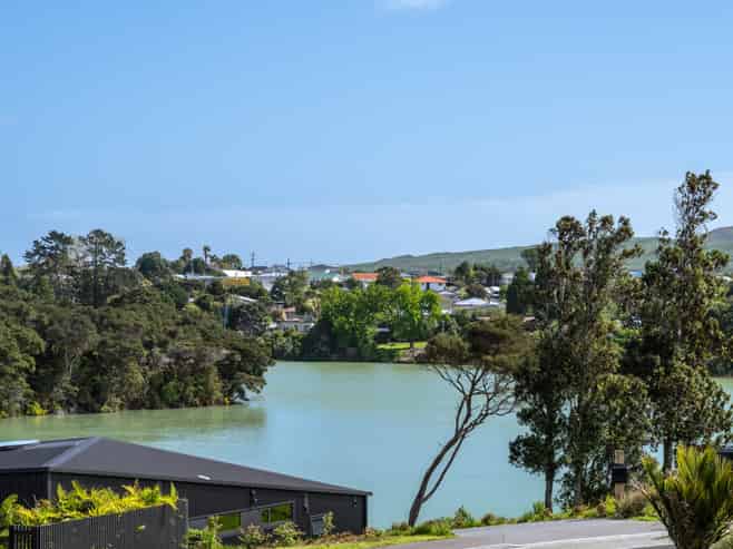 7 Pekapeka Street, Raglan