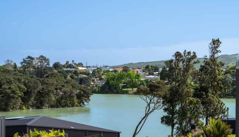 7 Pekapeka Street, Raglan