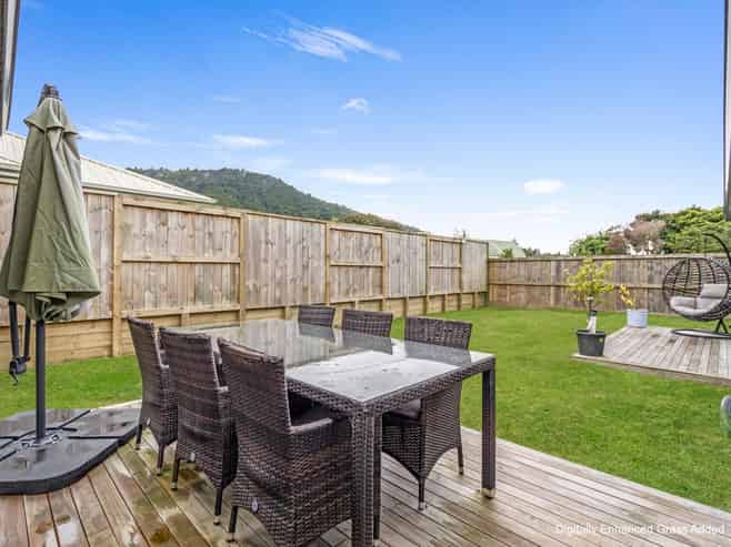 19 Lloyd Crescent, Pukehangi
