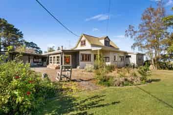 2828 State Highway 1, Sanson