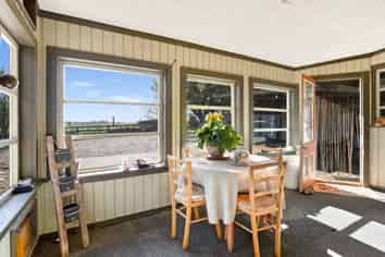 2828 State Highway 1, Sanson