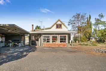 2828 State Highway 1, Sanson