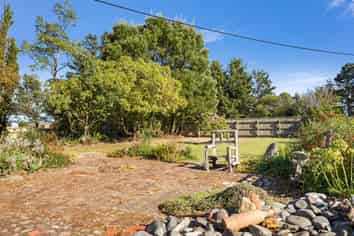 2828 State Highway 1, Sanson