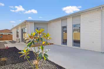 2/11 Landing Road, Whakatane