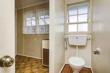 91 Bridge Street, Bulls