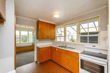 91 Bridge Street, Bulls