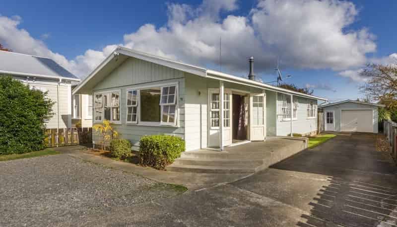 91 Bridge Street, Bulls