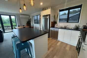 34 Walton Street, Bulls