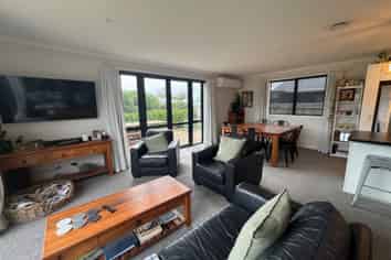 34 Walton Street, Bulls