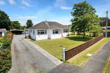 25 Flower Street, Bulls