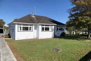 25 Flower Street, Bulls