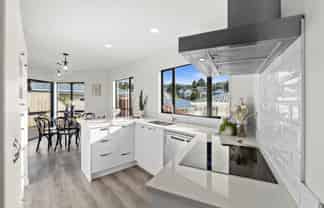 2/10 Juniper Road, Sunnynook