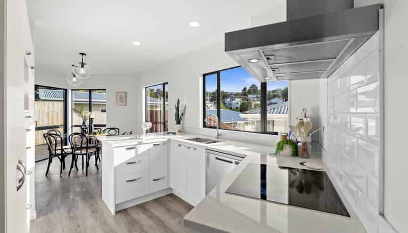 2/10 Juniper Road, Sunnynook