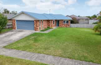 7 Landmark Court, Huntington