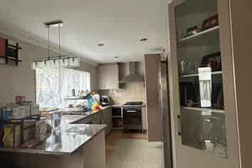 38B Lyttelton Avenue, Forrest Hill