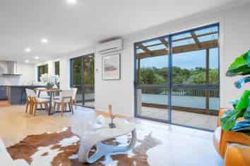 27 William Gamble Drive, Greenhithe