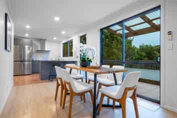 27 William Gamble Drive, Greenhithe