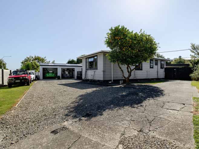 102 Rugby Street, AWAPUNI