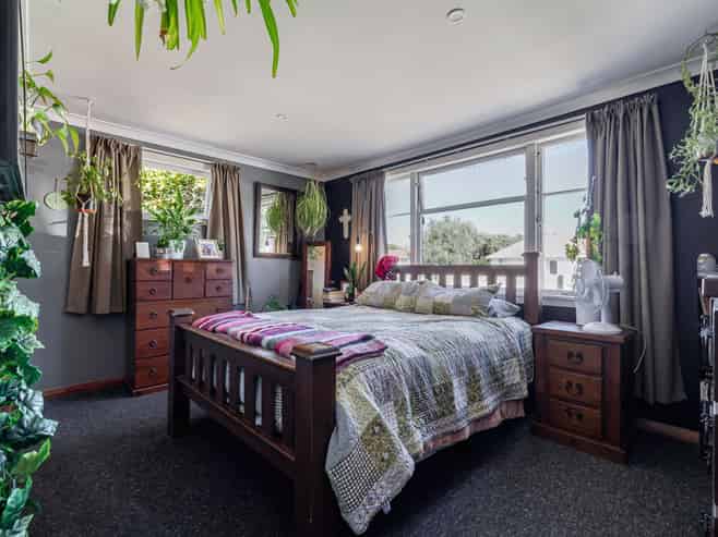 102 Rugby Street, AWAPUNI