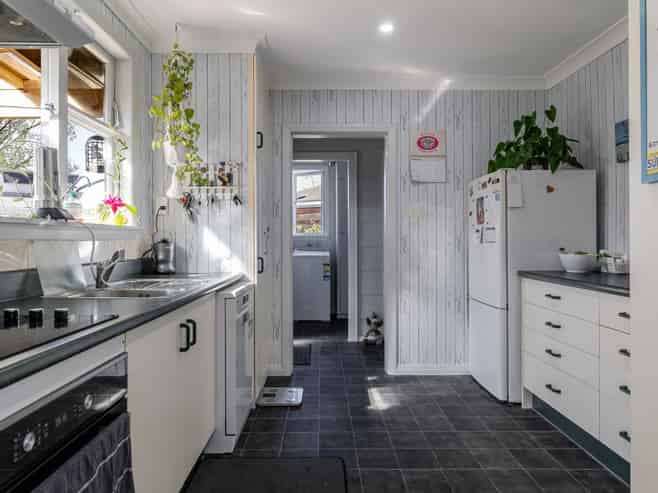 102 Rugby Street, AWAPUNI