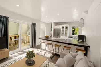 100a Holloway Road, Aro Valley