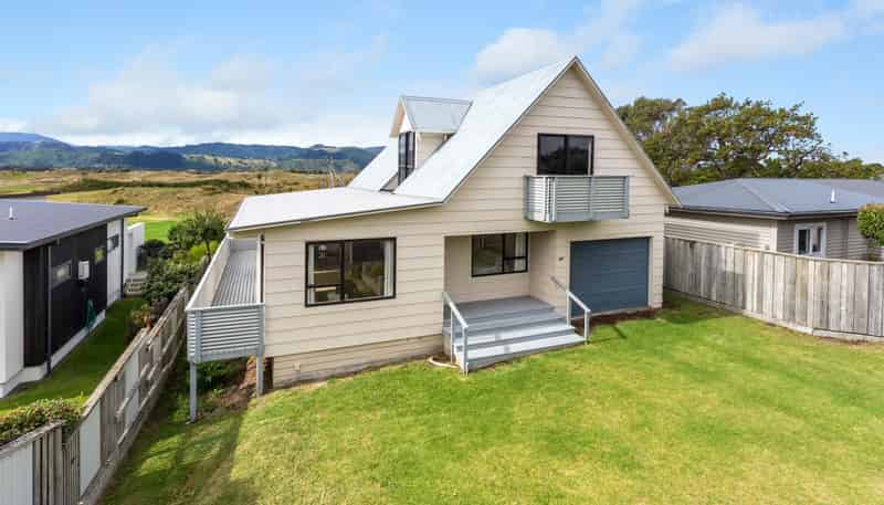 46 Golf Road, Paraparaumu Beach