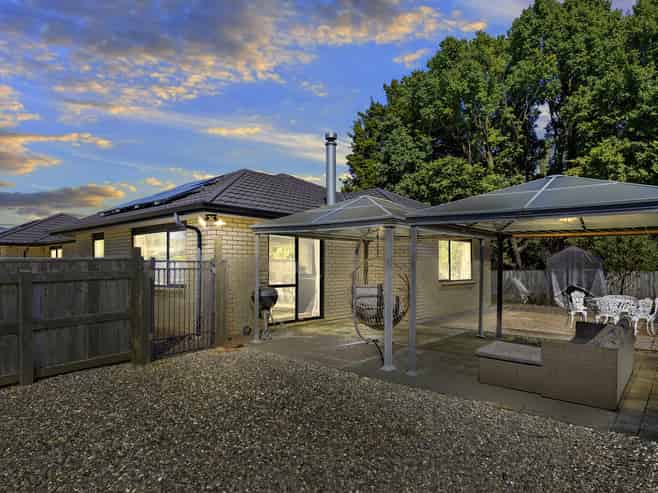 16A Sunstone Crescent, Brown Owl