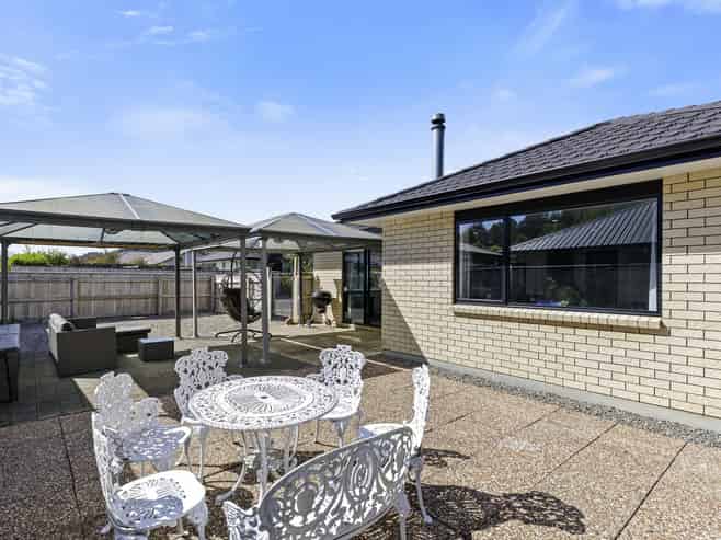 16A Sunstone Crescent, Brown Owl
