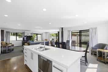 16A Sunstone Crescent, Brown Owl