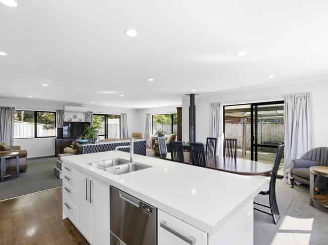 16A Sunstone Crescent, Brown Owl
