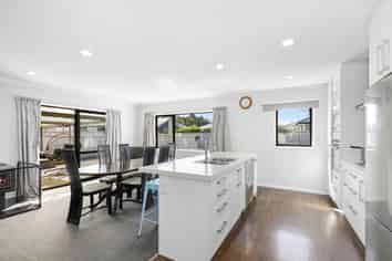 16A Sunstone Crescent, Brown Owl
